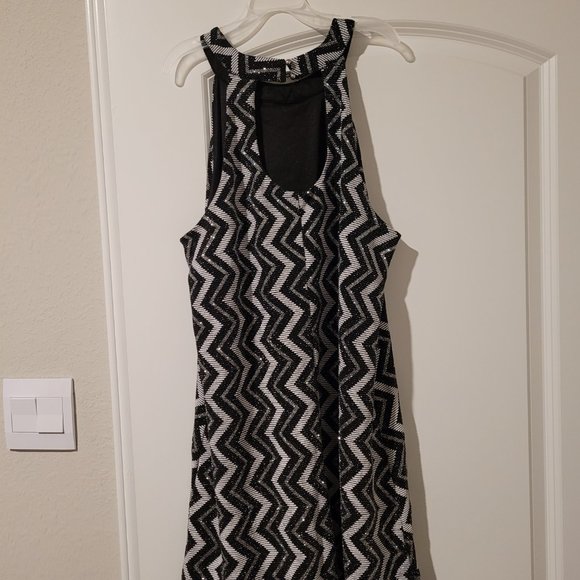 Dress - Picture 6 of 6